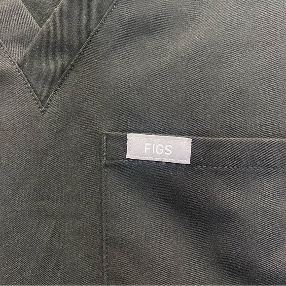 Figs Catarina One-Pocket Scrub Top in Black - Picture 4 of 9